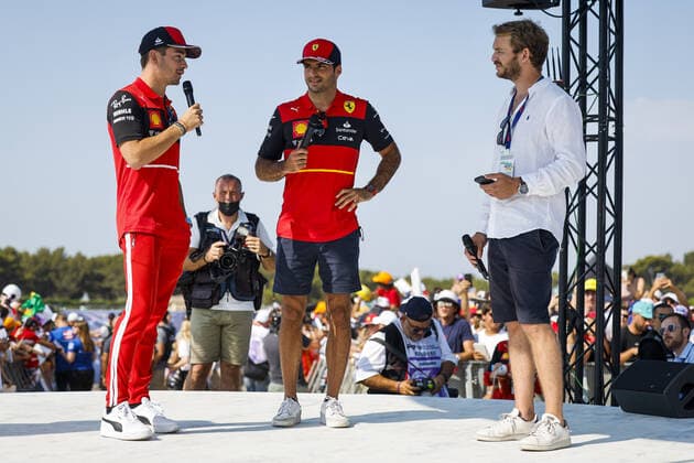 LECLERC Charles (mco), Scuderia Ferrari F1-75, SAINZ Carlos (spa), Scuderia Ferrari F1-75, portrait, Fan Forum Pilotes F1 during the Formula 1 Lenovo Grand Prix de France, French Grand Prix 2022, 12th round of the 2022 FIA Formula One World Championship, WM, Weltmeisterschaft from July 22 to 24, 2022 on the Circuit Paul Ricard, in Le Castellet, France - F1 - FRENCH GRAND PRIX 2022 DPPI Panoramic 00122028__DEL4771.JPG_