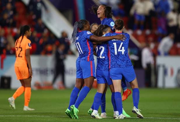 Sport Themen der Woche KW29 Rotherham, England, 23rd July 2022. Eve Perisset of France celebrates scoring from the penalty spot during the UEFA Women s European Championship, EM, Europameisterschaft 2022 match at the New York Stadium, Rotherham. Picture credit should read: Simon Bellis Sportimage EDITORIAL USE ONLY. No use with unauthorised audio, video, data, fixture lists, club league logos or live services. Online in-match use limited to 120 images, no video emulation. No use in betting, games or single club league player publications. SPI-1768-0029