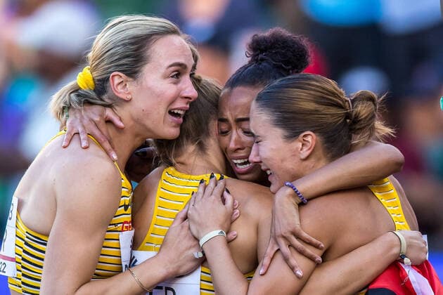 Bilder des Jahres 2022, Sport 07 Juli Sport Themen der Woche KW29 Sport Bilder des Tages Leichtathletik, WM in Eugene, Deutschland holt Bronze über 4x100m der Frauen World Athletics Championships Oregon 22; United States of America, 23.07.2022 Alexandra Burghardt, Gina Lueckenkemper, Tatjana Pinto, und Rebekka Haase of Germany win bronze in the 4 x 100 m relay of the women at the World Athletics Championships Oregon 22 in Eugene, on Saturday, July 23, 2022 *** World Athletics Championships Oregon 22 United States of America, 23 07 2022 Alexandra Burghardt, Gina Lueckenkemper, Tatjana Pinto, and Rebekka Haase of Germany win bronze in the 4 x 100 m relay of the women at the World Athletics Championships Oregon 22 in Eugene, on Saturday, July 23, 2022 Copyright: xBEAUTIFULxSPORTS OlafxRellischx