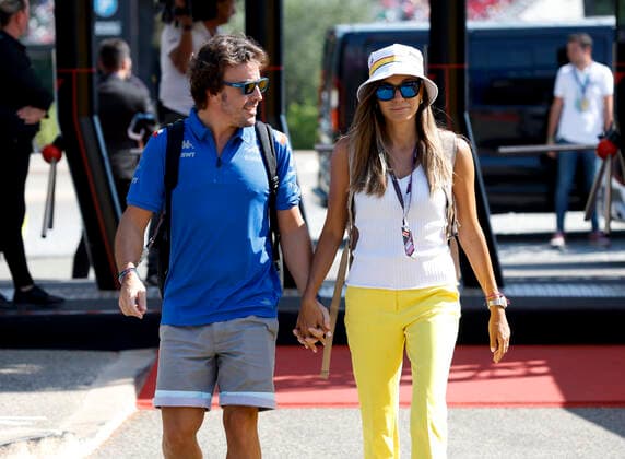 14 Fernando Alonso (ESP, BWT Alpine F1 Team) with his girlfriend Andrea Schlager, F1 Grand Prix of France at Circuit Paul Ricard on July 24, 2022 in Le Castellet, France. (Photo by HOCH ZWEI) Le Castellet France