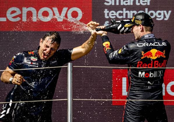 LE CASTELLET - Max Verstappen (Oracle Red Bull Racing) with a Red Bull Racing (L) team member on the podium after the F1 Grand Prix of France at Circuit Paul Ricard on July 24, 2022 in Le Castellet, France. REMKO DE WAAL F1 Grand Prix of France - Race 2022 xVIxANPxSportx xxANPxIVx