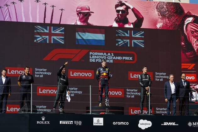 Podium, HAMILTON Lewis (gbr), Mercedes AMG F1 Team W13, VERSTAPPEN Max (ned), Red Bull Racing RB18, RUSSELL George (gbr), Mercedes AMG F1 Team W13, portrait during the Formula 1 Lenovo Grand Prix de France, French Grand Prix 2022, 12th round of the 2022 FIA Formula One World Championship, WM, Weltmeisterschaft from July 22 to 24, 2022 on the Circuit Paul Ricard, in Le Castellet, France - F1 - FRENCH GRAND PRIX 2022 - RACE DPPI Panoramic 00122029__DEL2692.JPG_