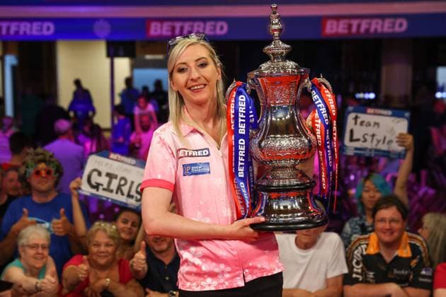 Sport Themen der Woche KW29 Sport Bilder des Tages Darts Women s World Matchplay Betfred Womens Matchplay Winner Fallon Sherrock during the Betfred Women s World Matchplay Darts 2022 at Winter Gardens, Blackpool, United Kingdom on 24 July 2022. Editorial use only , Copyright: xShanexHealeyx PSI-15534-0085