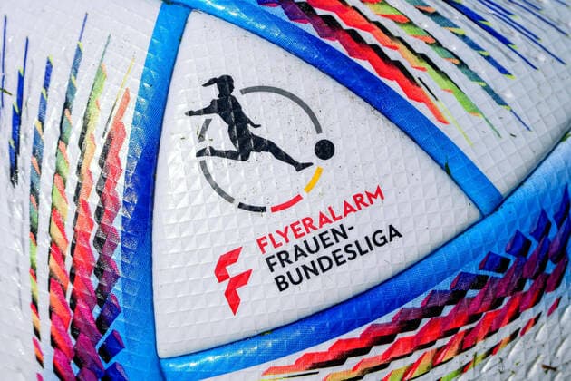Ein Ball der Marke Adidas Al Rihla Pro zeigt das Logo der Flyeralarm Frauen-Bundesliga (FFBL), Ligalogo, Sponsor, Ballsponsor, offizieller Spielball, official Match Ball, Symbolfoto, Symbolbild, Symbol, 24.07.2022, Ubstadt-Weiher (Deutschland), Fussball, Frauen, Testspiel, TSG 1899 Hoffenheim - SC Sand, 24.07.2022, Ubstadt-Weiher (Deutschland), Fussball, Frauen, Testspiel, TSG 1899 Hoffenheim - SC Sand, DFB DFL REGULATIONS PROHIBIT ANY USE OF PHOTOGRAPHS AS IMAGE SEQUENCES AND OR QUASI-VIDEO. *** A ball of the brand Adidas Al Rihla Pro shows the logo of the Flyeralarm Frauen Bundesliga FFBL , league logo, sponsor, ball sponsor, official match ball, official match ball, symbol photo, symbol image, symbol, 24 07 2022, Ubstadt Weiher Germany , Football, Women, Test Match, TSG 1899 Hoffenheim SC Sand, 24 07 2022, Ubstadt Weiher Germany , Football, Women, Test Match, TSG 1899 Hoffenheim SC Sand, DFB DFL REGULATES PROHIBIT ANY USE OF PHOTOGRAPHS AS IMAGE SEQUENCES AND OR QUASI VIDEO xozx