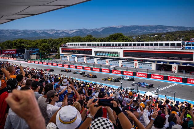 16 LECLERC Charles (mco), Scuderia Ferrari F1-75, action 01 VERSTAPPEN Max (nld), Red Bull Racing RB18, action 11 PEREZ Sergio (mex), Red Bull Racing RB18, action 44 HAMILTON Lewis (gbr), Mercedes AMG F1 Team W13, action start of the race, depart, during the Formula 1 Lenovo Grand Prix de France, French Grand Prix 2022, 12th round of the 2022 FIA Formula One World Championship, WM, Weltmeisterschaft from July 22 to 24, 2022 on the Circuit Paul Ricard, in Le Castellet, France - F1 - FRENCH GRAND PRIX 2022 - RACE DPPI Panoramic  00122029_GH_7188