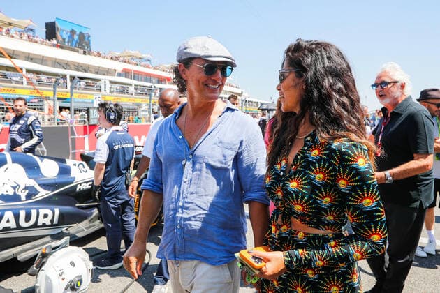 Matthew McConaughey (usa), actor, portrait and Camila Alves McConaughey during the Formula 1 Lenovo Grand Prix de France, French Grand Prix 2022, 12th round of the 2022 FIA Formula One World Championship, WM, Weltmeisterschaft from July 22 to 24, 2022 on the Circuit Paul Ricard, in Le Castellet, France - F1 - FRENCH GRAND PRIX 2022 - RACE DPPI Panoramic  00122029__V2_0845