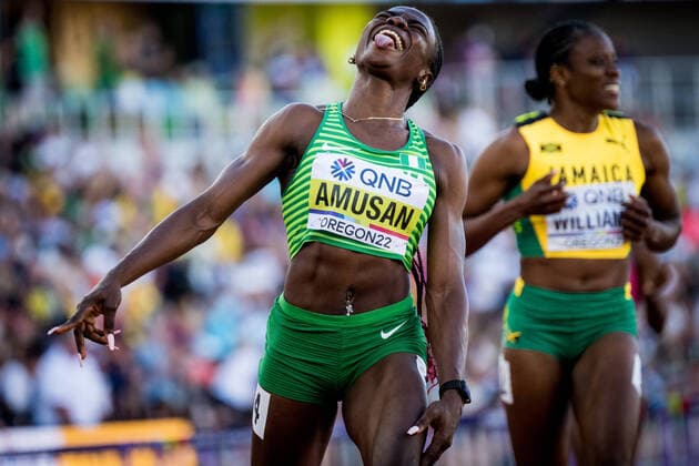 Bilder des Jahres 2022, Sport 07 Juli Sport Themen der Woche KW29 Sport Bilder des Tages Nigerian Tobi Amusan celebrates as she crosses the finish line to win the women s 100m hurdles, at the 19th IAAF World Athletics Championships in Eugene, Oregon, USA, Sunday 24 July 2022. The Worlds are taking place from 15 to 24 July, after being postponed in 2021 due to the ongoing corona virus pandemic. JASPERxJACOBS  x37798474x