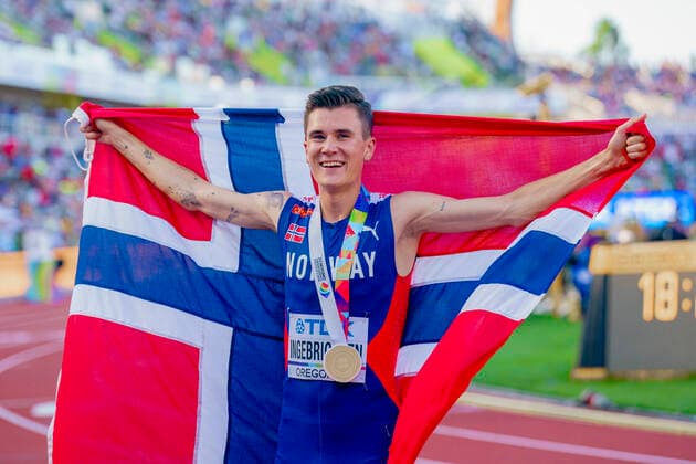 Bilder des Jahres 2022, Sport 07 Juli Sport Themen der Woche KW29 Sport Bilder des Tages Verdensmesterskapet i friidrett 2022 Eugene, Oregon, USA 20220724. Jakob Ingebrigtsen etter at han vant finalen i 5000m i VM i friidrett 2022 pa Hayward Field i Eugene, Oregon. Foto: Stian Lysberg Solum NTB Eugene, Oregon USA Ref:_SPO9BpfSooySSc.jpg *** World Championships in Athletics 2022 Eugene, Oregon, USA 20220724 Jakob Ingebrigtsen after he won the 5000m final in the World Championships in Athletics 2022 at Hayward Field in Eugene, Oregon Photo Stian Lysberg Solum NTB Eugene, Oregon USA  Copyright: xStianxLysbergxSolumx xNTBx EDITORIAL USE ONLY. RESTRICTED USE FOR BETTING COMPANIES