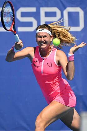 Sport Bilder des Tages Marie Bouzkova (CZE) playes a return in the Livesport Prague Open WTA, Tennis Damen women’s tennis tournament match against Sinja Kraus (AUT) in Prague, Czech Republic, July 25, 2022. (CTKxPhoto MichalxKamaryt) CTKPhotoP2022072503675  kmt