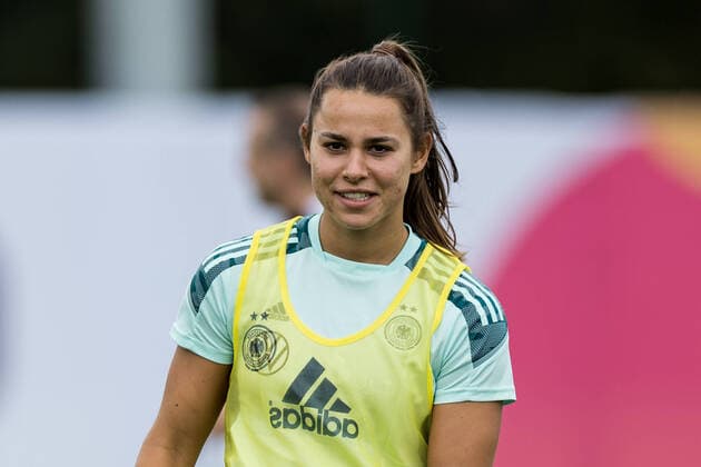 UEFA WOMEN’S EURO ENGLAND 2022: Training Deutschland; 25.07.2022 Lena Oberdorf (Deutschland, 6) UEFA WOMEN’S EURO ENGLAND 2022: Training Deutschland; Grasshoppers Rugby Football Club, London, 25.07.2022 Copyright: xBEAUTIFULxSPORTS Wunderlx