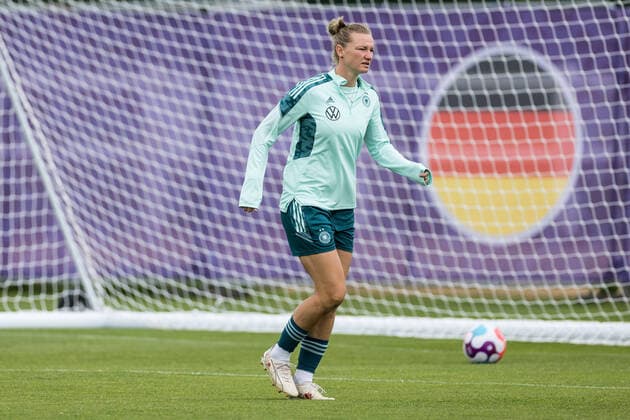 UEFA WOMEN’S EURO ENGLAND 2022: Training Deutschland; 25.07.2022 Alexandra Popp (Deutschland, 11) UEFA WOMEN’S EURO ENGLAND 2022: Training Deutschland; Grasshoppers Rugby Football Club, London, 25.07.2022 Copyright: xBEAUTIFULxSPORTS Wunderlx