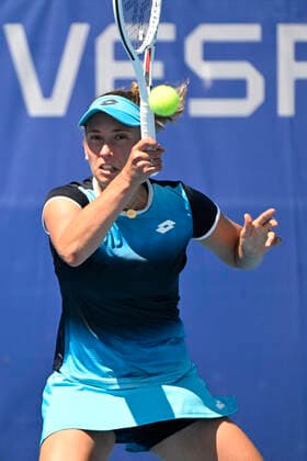 Elise Mertens (BEL) playes in the Livesport Prague Open WTA, Tennis Damen women’s tennis tournament match against Magda Linette (POL) in Prague, Czech Republic, July 25, 2022. (CTKxPhoto MichalxKamaryt) CTKPhotoP2022072504365  kmt