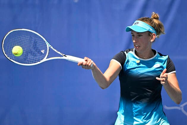 Elise Mertens (BEL) plays in the Livesport Prague Open WTA, Tennis Damen women’s tennis tournament match against Magda Linette (POL) in Prague, Czech Republic, July 25, 2022. (CTKxPhoto MichalxKamaryt) CTKPhotoP2022072504661  kmt