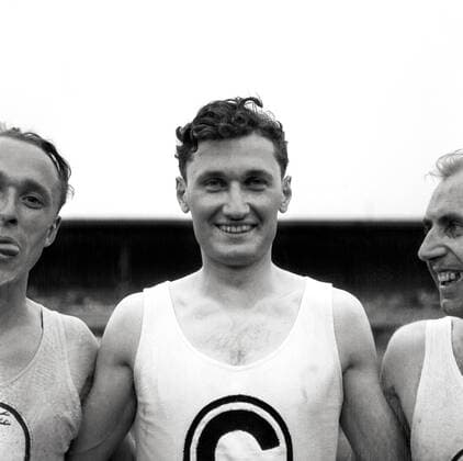 Berliner Leichtathletik-Meisterschaften 1955 Berliner Leichtathletik-Meisterschaften 1955 - Original-Bildunterschrift: Neuer Meister über 100 Meter wurde Sichling (SCC) in 10,8, Berlin, Deutschland 1955., Berlin Copyright: Kindermann UnitedArchivesKIN_7402000165