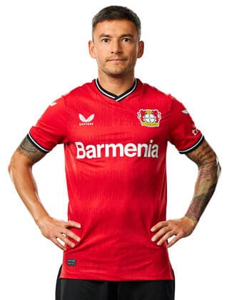 Charles Aranguiz; Bayer 04 Leverkusen; 1.BL, Porträttermin 2022 2023,
