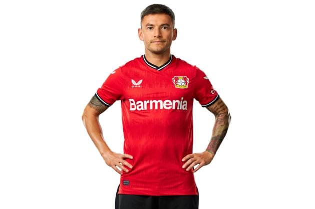 Charles Aranguiz; Bayer 04 Leverkusen; 1.BL, Porträttermin 2022 2023,