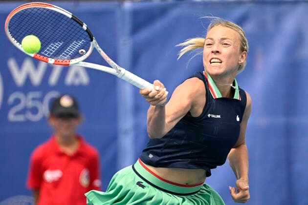 Anett Kontaveit of Estonia returns the ball to Ekaterine Gorgodze of Georgia during the Livesport Prague Open WTA, Tennis Damen women’s tennis tournament match in Prague, Czech Republic, July 26, 2022. (CTKxPhoto MichalxKamaryt) CTKPhotoP2022072604756  kmt