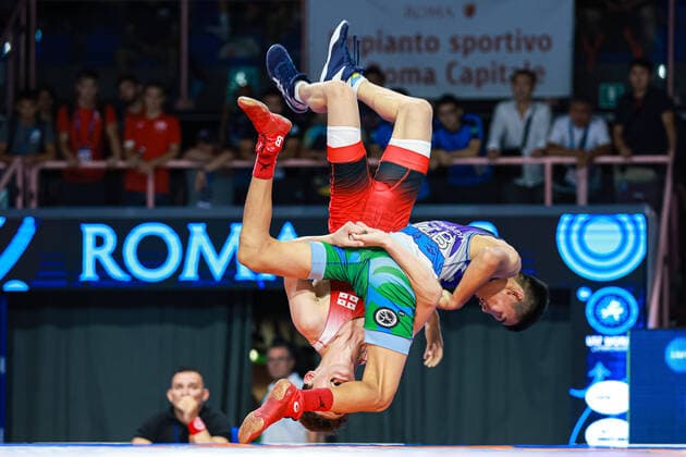 Bilder des Jahres 2022, Sport 07 Juli Sport Themen der Woche KW30 Wrestling U17, U 17 World Championships 51kg GR - AYTJAN KHALMAKHANOV (UZB) df. Anri KHOZREVANIDZE (GEO) Roma Italia *** Wrestling u17 World Championships 51kg GR AYTJAN KHALMAKHANOV UZB df Anri KHOZREVANIDZE GEO Roma Italia Copyright: xUnitedxWorldxWrestlingx xKadirxCaliskanx cal
