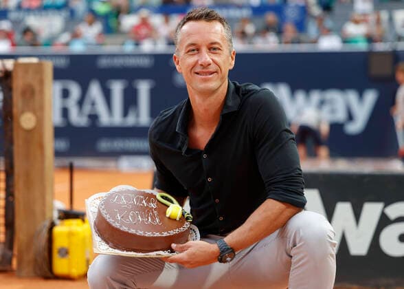 Bilder des Jahres 2022, Sport 07 Juli Sport Themen der Woche KW30 Sport Bilder des Tages Philipp Kohlschreiber wird auf dem Centre Court geehrt nach Beendigung seiner aktiven Spielzeit, Ehrung, Praesentation Tennis - Generali Open Kitzbuehel 2022 - ATP, Tennis Herren 250 - Kitzbuehler Tennis Club - Kitzbuehel - Tirol - Oesterreich - 26 July 2022. *** Philipp Kohlschreiber is honored on the Centre Court after the end of his active playing time, honor, presentation Tennis Generali Open Kitzbuehel 2022 ATP 250 Kitzbuehler Tennis Club Kitzbuehel Tirol Oesterreich 26 July 2022 Copyright: xJuergenxHasenkopfx