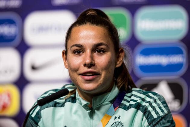 UEFA WOMEN’S EURO ENGLAND 2022: Pressekonferenz Deutschland; 26.07.2022 Lena Oberdorf (Deutschland, 6) UEFA WOMEN’S EURO ENGLAND 2022: Pressekonferenz Deutschland; Stadium MK, Milton Keynes, 26.07.2022 Copyright: xBEAUTIFULxSPORTS Wunderlx