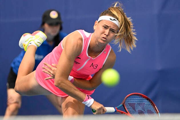 Marie Bouzkova (Czech) in action against Dominika Salkova (Czech) during the Livesport Prague Open WTA, Tennis Damen women’s tennis tournament match in Prague, Czech Republic, on July 27, 2022. (CTKxPhoto MichalxKamaryt) CTKPhotoP2022072705238  kmt