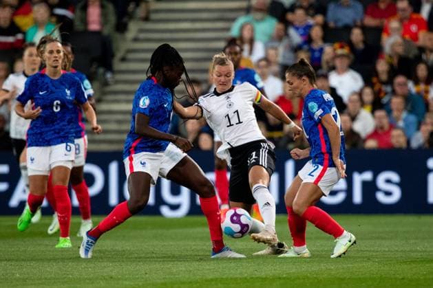Milton Keynes, England, July 27th 2022: Alexandra Popp (11 Germany) in action during the UEFA Womens Euro 2022 semi final football match between Germany and France at Stadium MK in Milton Keynes, England. (Liam Asman Womens Football Magazine SPP) Copyright: xLiamxAsmanx WomensxFootballxMagax spp-en-LiAswFoMas-LMA37475