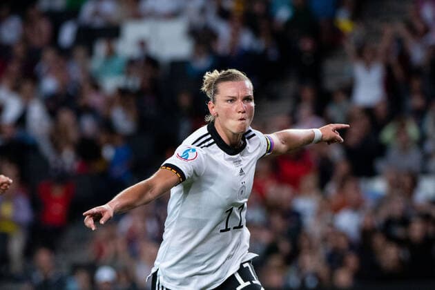 Alexandra Popp (Deutschland 11) jubelt ueber das Tor zum 1:0, GBR, Deutschland vs. Frankreich, Fussball UEFA Womens EURO 2022, 27.07.2022, Halbfinale GBR, Deutschland vs. Frankreich, Fussball UEFA Womens EURO 2022, 27.07.2022, Halbfinale Milton Keynes Copyright: xEibner Memmlerx EP_MMR