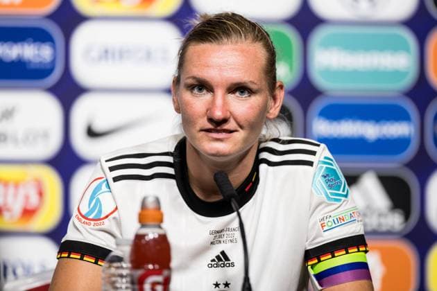 EM 2022, Frauen, Deutschland - Frankreich, Pressekonferenz nach Spielende UEFA WOMEN’S EURO ENGLAND 2022: Deutschland - Frankreich; 27.07.2022 Alexandra Popp (Deutschland, 11) UEFA WOMEN’S EURO ENGLAND 2022: Deutschland - Frankreich; Stadium MK, Milton Keynes, 27.07.2022 Copyright: xBEAUTIFULxSPORTS Wunderlx