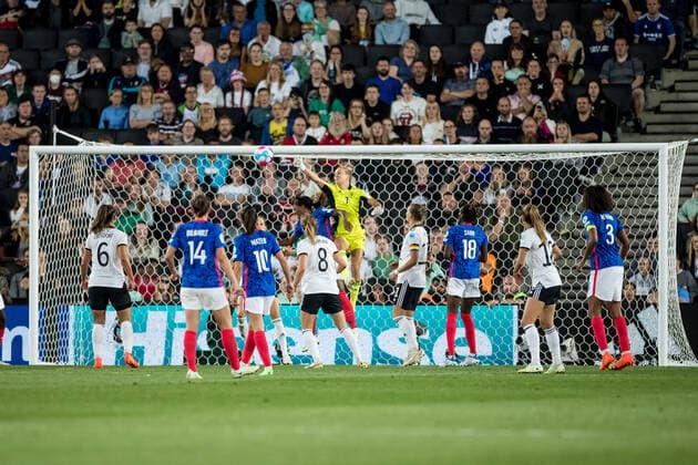 UEFA WOMEN’S EURO ENGLAND 2022: Deutschland - Frankreich; 27.07.2022 Merle Frohms (Deutschland, 1) pariert UEFA WOMEN’S EURO ENGLAND 2022: Deutschland - Frankreich; Stadium MK, Milton Keynes, 27.07.2022 Copyright: xBEAUTIFULxSPORTS Wunderlx