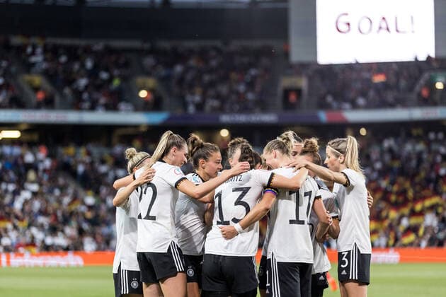 UEFA WOMEN’S EURO ENGLAND 2022: Deutschland - Frankreich; 27.07.2022 Jubel zum 1:0 durch Alexandra Popp (Deutschland, 11) UEFA WOMEN’S EURO ENGLAND 2022: Deutschland - Frankreich; Stadium MK, Milton Keynes, 27.07.2022 Copyright: xBEAUTIFULxSPORTS Wunderlx