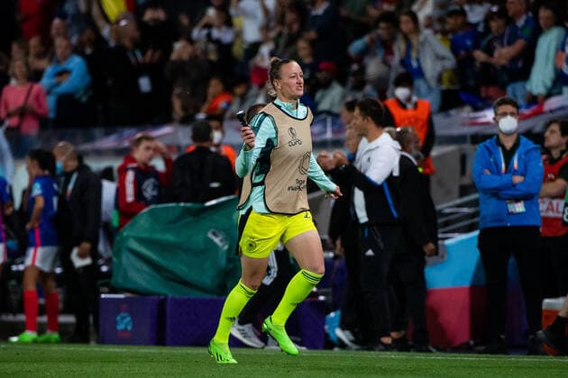 Almuth Schult (Deutschland 12) jubelt ueber den Sieg, GBR, Deutschland vs. Frankreich, Fussball UEFA Womens EURO 2022, 27.07.2022, Halbfinale GBR, Deutschland vs. Frankreich, Fussball UEFA Womens EURO 2022, 27.07.2022, Halbfinale Milton Keynes Copyright: xEibner Memmlerx EP_MMR