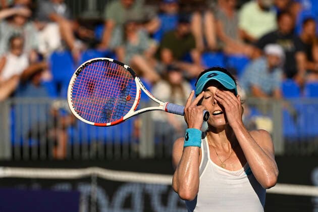 Sport Themen der Woche KW30 Sport Bilder des Tages Alize Cornet of France plays against Czech Linda Noskova during the Livesport Prague Open WTA, Tennis Damen women’s tennis tournament, round of 16 match in Prague, Czech Republic, July 28, 2022. (CTKxPhoto OndrejxDeml) CTKPhotoP2022072806890 