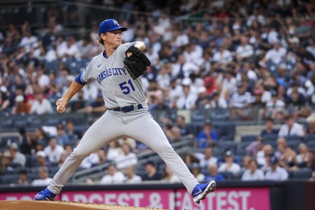 Kansas City Royals starting pitcher Brady Singer (51) throws in the first inning against the Kansas City Royals at Yankee Stadium on Thursday, July 28, 2022 in New York City.  NYP20220728503 COREYxSIPKIN