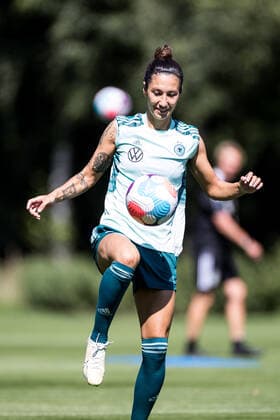 UEFA WOMEN’S EURO ENGLAND 2022: Training Deutschland; 29.07.2022 Sara Doorsoun-Khajeh (Deutschland, 23) UEFA WOMEN’S EURO ENGLAND 2022: Training Deutschland; The Grove, London, 29.07.2022 Copyright: xBEAUTIFULxSPORTS Wunderlx