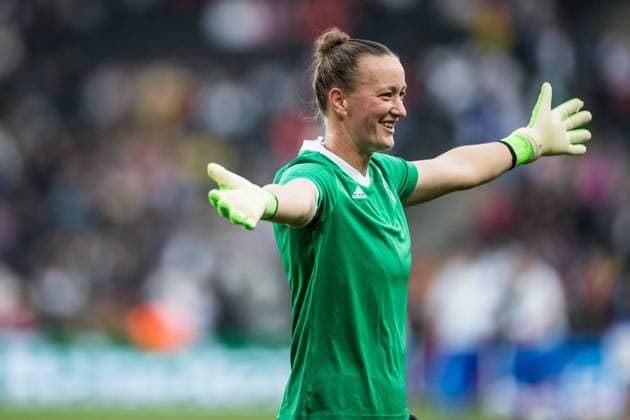 UEFA WOMEN’S EURO ENGLAND 2022: Deutschland - Frankreich; 27.07.2022 Almuth Schult (Deutschland, 12) mit ausgebreiteten Armen UEFA WOMEN’S EURO ENGLAND 2022: Deutschland - Frankreich; Stadium MK, Milton Keynes, 27.07.2022 Copyright: xBEAUTIFULxSPORTS Wunderlx