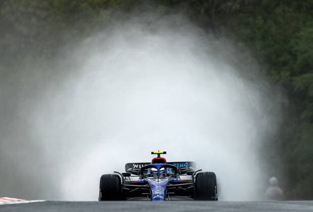BUDAPEST - Nicholas Latifi (6) with the Williams FW44 in action during practice 3 ahead of the F1 Hungarian Grand Prix at the Hungaroring Circuit on July 30, 2022 in Budapest, Hungary. REMKO DE WAAL Second practice 2022 xVIxANPxSportx xxANPxIVx