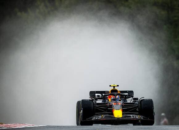 BUDAPEST - Sergio Perez (11) with the Oracle Red Bull Racing RB18 Honda in action during practice 3 ahead of the F1 Hungarian Grand Prix at the Hungaroring Circuit on July 30, 2022 in Budapest, Hungary. REMKO DE WAAL Second practice 2022 xVIxANPxSportx xxANPxIVx