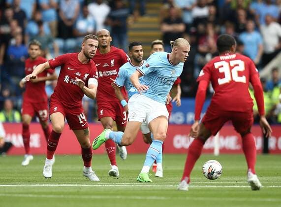 Sport Themen der Woche KW30 Sport Bilder des Tages Mandatory Credit: Photo by Michael Zemanek Shutterstock (13055148n) Erling Haaland of Manchester City and Jordan Henderson of Liverpool Liverpool v Manchester City, FA Community Shield, Football, King Power Stadium, Leicester, UK - 30 July 2022 EDITORIAL USE ONLY No use with unauthorised audio, video, data, fixture lists, club league logos or live services. Online in-match use limited to 120 images, no video emulation. No use in betting, games or single club league player publications. Liverpool v Manchester City, FA Community Shield, Football, King Power Stadium, Leicester, UK - 30 July 2022 EDITORIAL USE ONLY No use with unauthorised audio, video, data, fixture lists, club league logos or live services. Online in-match use limited to 120 images, no video emulation. No use in betting, games or single club league player publications.  Copyright: xMichaelxZemanek Shutterstockx 13055148n