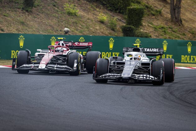 22 TSUNODA Yuki (jap), Scuderia AlphaTauri AT03, 24 ZHOU Guanyu (chi), Alfa Romeo F1 Team ORLEN C42, action during the Formula 1 Aramco Magyar Nagydij 2022, Hungarian Grand Prix 2022, 12th round of the 2022 FIA Formula One World Championship, WM, Weltmeisterschaft from July 28 to 31, 2022 on the Hungaroring, in Mogyorod, Hungary - F1 - HUNGARIAN GRAND PRIX 2022 - RACE DPPI Panoramic 00122031__V2_7464.JPG_