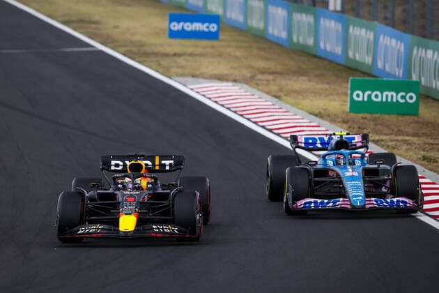 01 VERSTAPPEN Max (nld), Red Bull Racing RB18, 31 OCON Esteban (fra), Alpine F1 Team A522, action during the Formula 1 Aramco Magyar Nagydij 2022, Hungarian Grand Prix 2022, 12th round of the 2022 FIA Formula One World Championship, WM, Weltmeisterschaft from July 28 to 31, 2022 on the Hungaroring, in Mogyorod, Hungary - F1 - HUNGARIAN GRAND PRIX 2022 - RACE DPPI Panoramic 00122031__F_16835.JPG_
