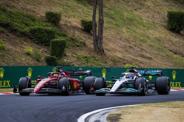55 SAINZ Carlos (spa), Scuderia Ferrari F1-75, 63 RUSSELL George (gbr), Mercedes AMG F1 Team W13, action during the Formula 1 Aramco Magyar Nagydij 2022, Hungarian Grand Prix 2022, 12th round of the 2022 FIA Formula One World Championship, WM, Weltmeisterschaft from July 28 to 31, 2022 on the Hungaroring, in Mogyorod, Hungary - F1 - HUNGARIAN GRAND PRIX 2022 - RACE DPPI Panoramic 00122031__V2_7600.JPG_