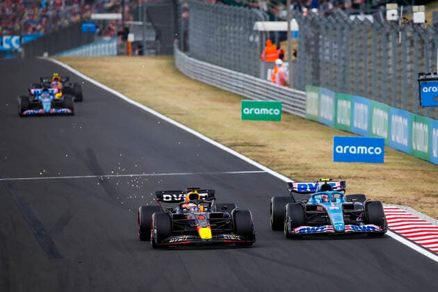 01 VERSTAPPEN Max (nld), Red Bull Racing RB18, 31 OCON Esteban (fra), Alpine F1 Team A522, action during the Formula 1 Aramco Magyar Nagydij 2022, Hungarian Grand Prix 2022, 12th round of the 2022 FIA Formula One World Championship, WM, Weltmeisterschaft from July 28 to 31, 2022 on the Hungaroring, in Mogyorod, Hungary - F1 - HUNGARIAN GRAND PRIX 2022 - RACE DPPI Panoramic 00122031__F_16830.JPG_
