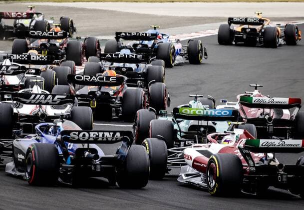 BUDAPEST - Max Verstappen (1) with the Oracle Red Bull Racing RB18 Honda (M) during the Hungarian Grand Prix at the Hungaroring Circuit on July 31, 2022 in Budapest, Hungary. REMKO DE WAAL Match 2022 xVIxANPxSportx xxANPxIVx