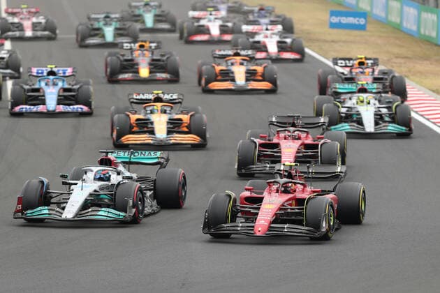 31st July 2022; The Hungaroring, Mogyor& xf3;d, Hungary: FIA Formula 1 Grand Prix, race day: Mercedes AMG Petronas F1 Team, George Russell leads race start with Scuderia Ferrari, Carlos Sainz alongside him into turn 1  ActionPlus12412622 Octane