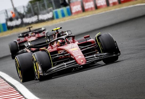 BUDAPEST - Charles Leclerc (16) with the Ferrari and Carlos Sainz (55) with the Ferrari during the Hungarian Grand Prix at the Hungaroring Circuit on July 31, 2022 in Budapest, Hungary. REMKO DE WAAL Match 2022 xVIxANPxSportx xxANPxIVx