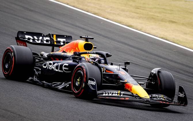 BUDAPEST - Max Verstappen (1) with the Oracle Red Bull Racing RB18 Honda during the Hungarian Grand Prix at the Hungaroring Circuit on July 31, 2022 in Budapest, Hungary. REMKO DE WAAL Match 2022 xVIxANPxSportx xxANPxIVx