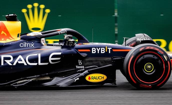 Sport Bilder des Tages BUDAPEST - Max Verstappen (1) with the Oracle Red Bull Racing RB18 Honda during the Hungarian Grand Prix at the Hungaroring Circuit on July 31, 2022 in Budapest, Hungary. REMKO DE WAAL Match 2022 xVIxANPxSportx xxANPxIVx