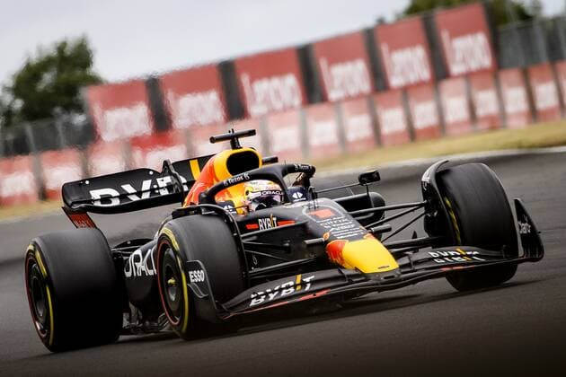 BUDAPEST - Max Verstappen (1) with the Oracle Red Bull Racing RB18 Honda during the Hungarian Grand Prix at the Hungaroring Circuit on July 31, 2022 in Budapest, Hungary. REMKO DE WAAL Match 2022 xVIxANPxSportx xxANPxIVx