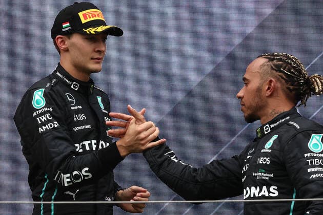 Sport Bilder des Tages F1 Hungarian Grand Prix Geroge Russell and Lewis Hamilton of Mercedes after the Formula 1 Hungarian Grand Prix at Hungaroring in Budapest, Hungary on July 31, 2022. Budapest Hungary  Copyright: xJakubxPorzyckix originalFilename:porzycki-f1hungar220731_npLLA.jpg
