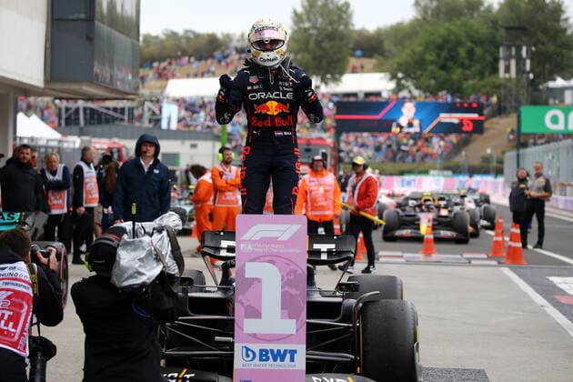 F1 Gran Prix of Hungary Max Verstappen of Red Bull Racing celebrates at the end of the F1 Grand Prix of Hungary at Hungaroring on July 31, 2022 Mogyorod, Hungary. Mogyorod Hungaroring Hungary Copyright: xMarcoxCanonierox